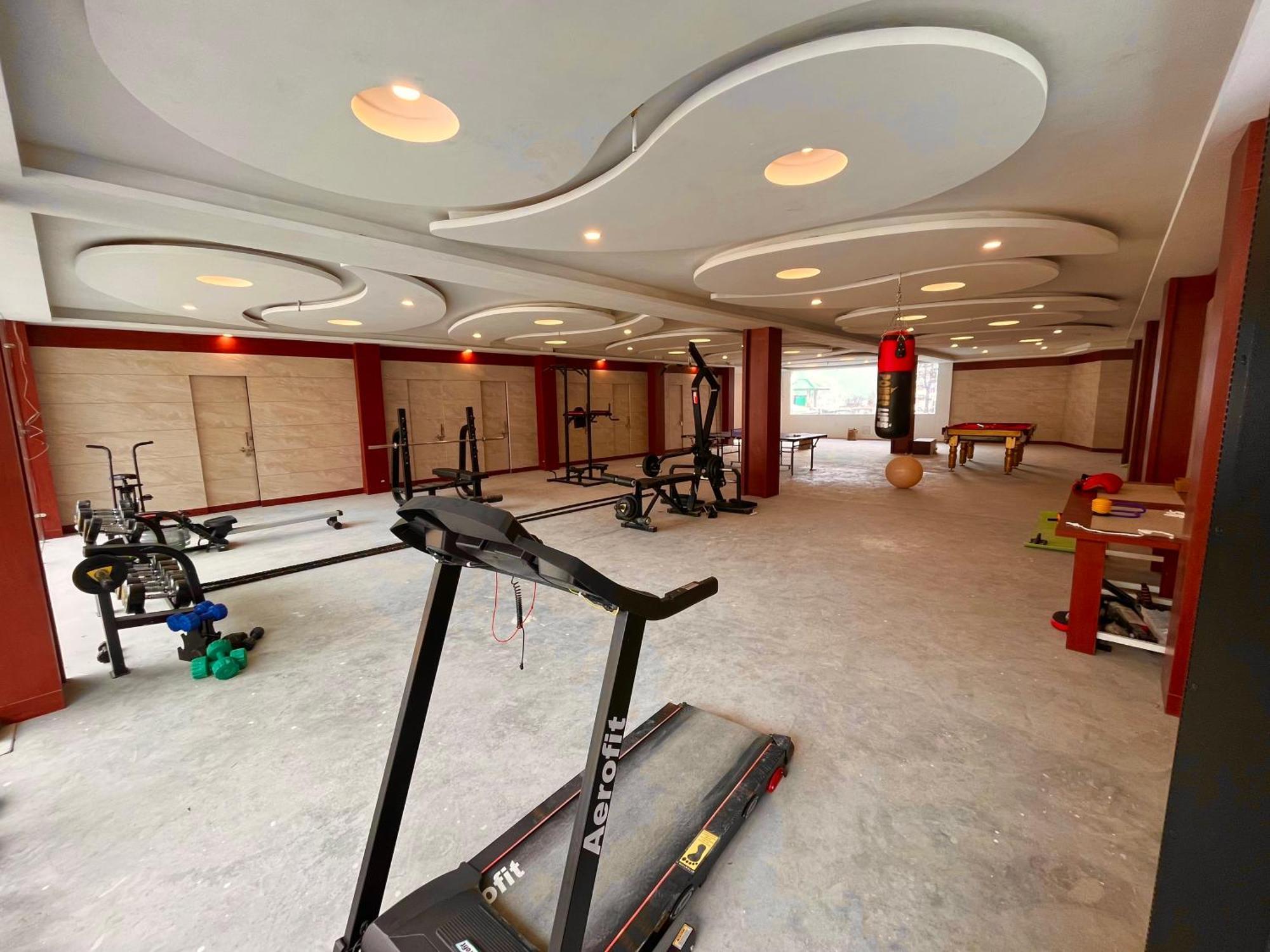 Tata Vista Resort Mall Road Manali - Centrally Heated & Air Cooled - Manali (Himachal Pradesh) — Photos 1