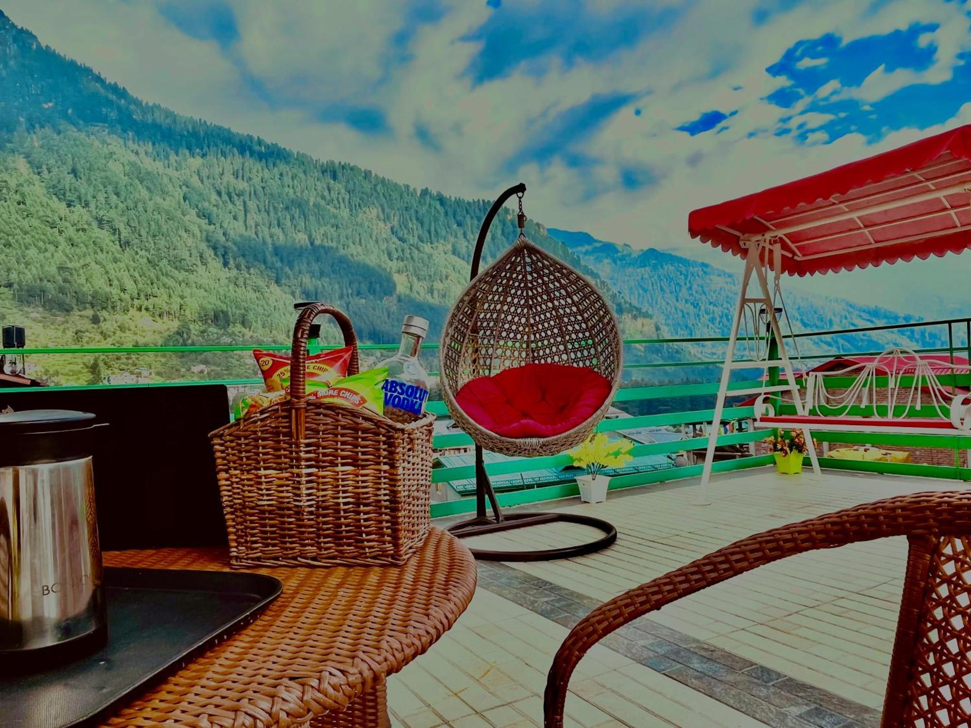 Tata Vista Resort Mall Road Manali - Centrally Heated & Air Cooled - Manali (Himachal Pradesh) — Photos 3
