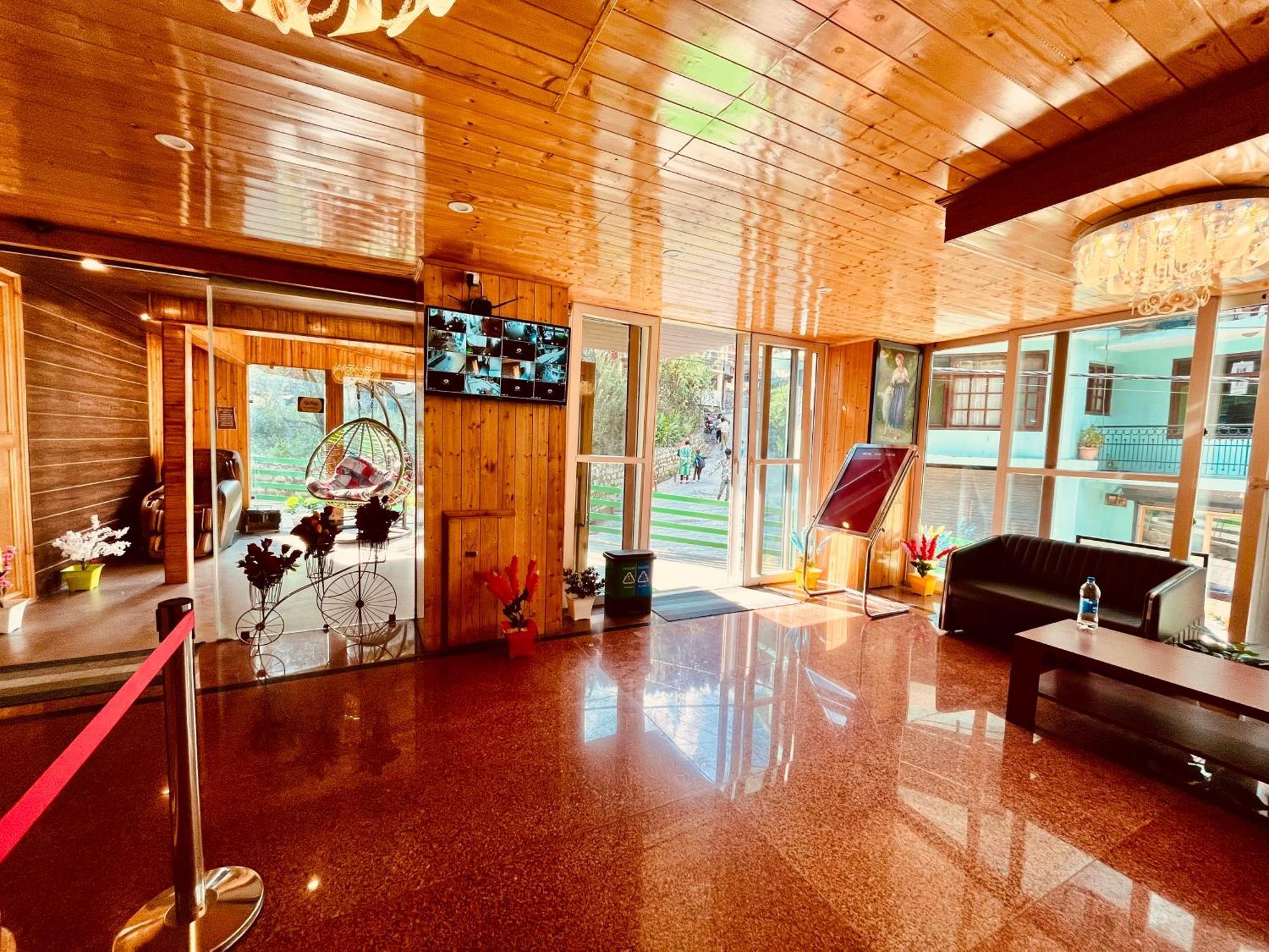 Tata Vista Resort Mall Road Manali - Centrally Heated & Air Cooled - Manali (Himachal Pradesh), Manali